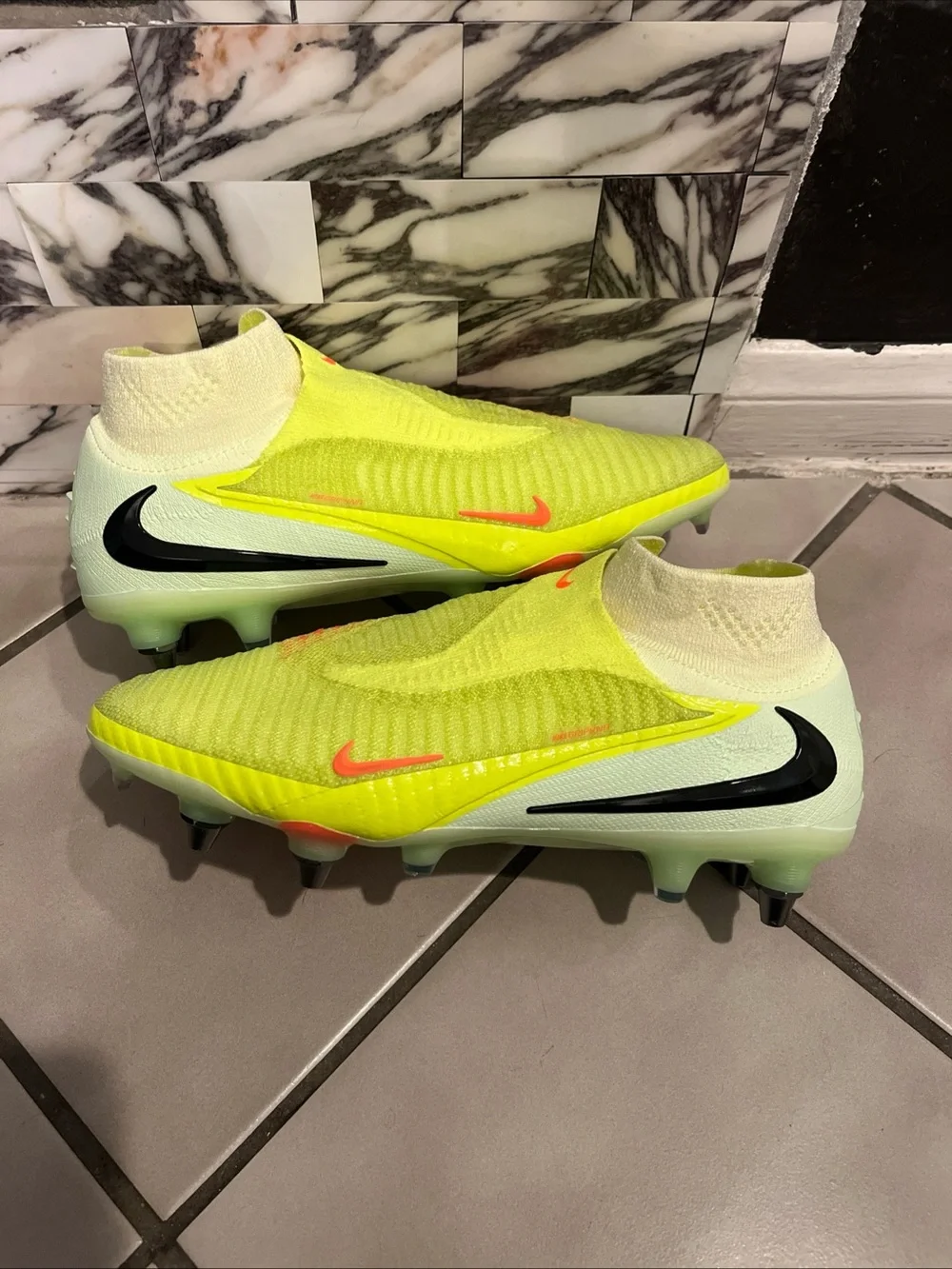 N/A new nike